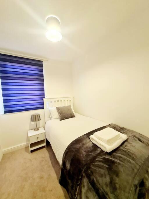 Havering Cosy Luxurious 3 Bedroom House, Free Parking, Free Wifi, Private Garden, Free Netflix מראה חיצוני תמונה