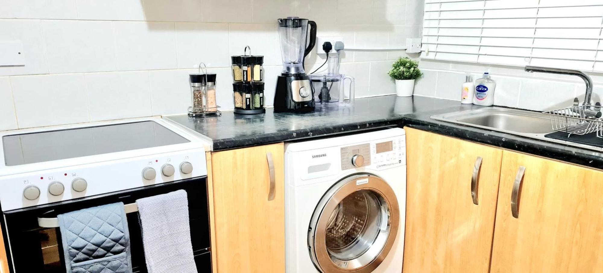 Havering Cosy Luxurious 3 Bedroom House, Free Parking, Free Wifi, Private Garden, Free Netflix מראה חיצוני תמונה